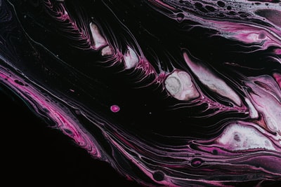 紫黑抽象插图